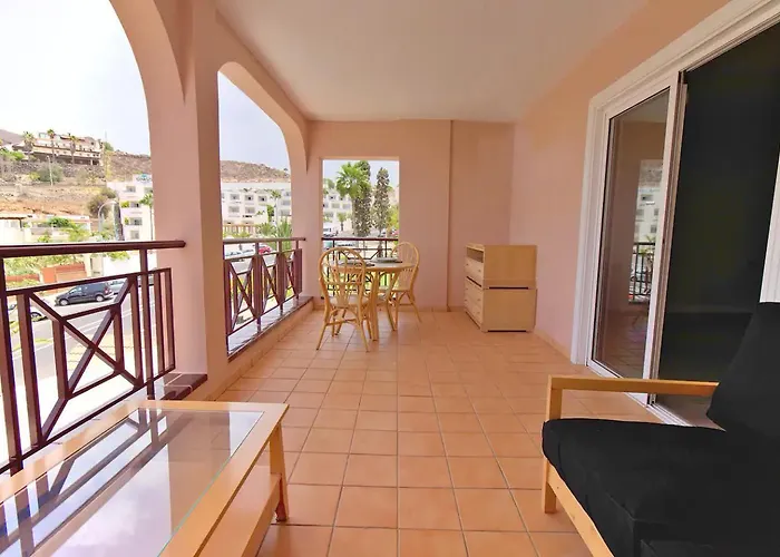 Large Modern With Terrace & Heated Pool *