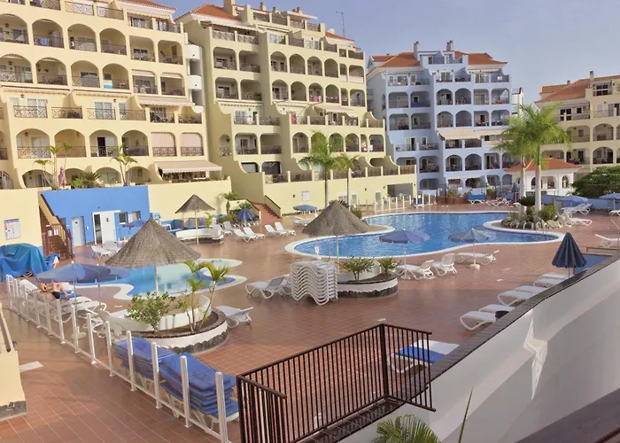 Apartment Large Modern With Terrace & Heated Pool